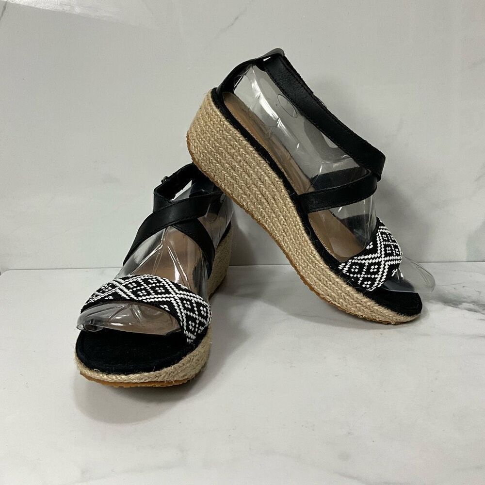 EDDIE BAUER Platform Strappy Sandals